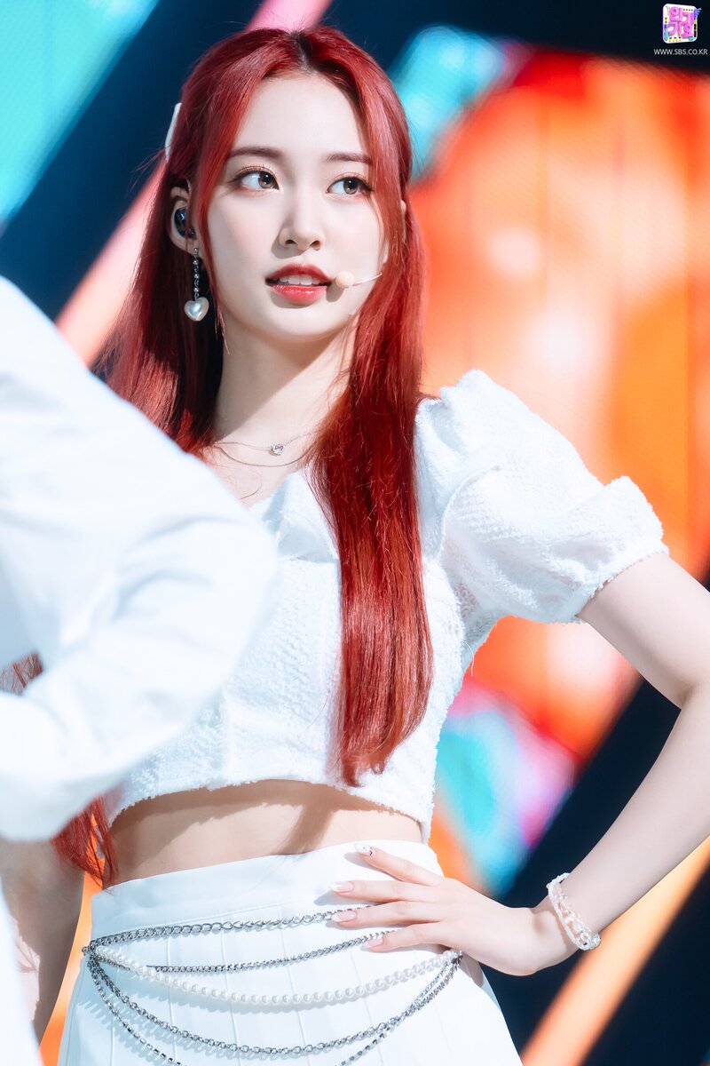 210829 Weeekly - 'Holiday Party' at Inkigayo documents 7
