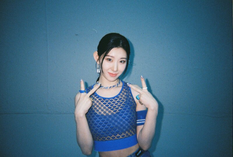 220822 ITZY Twitter Update - CHECKMATE - Film Photo documents 6