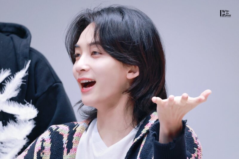 230507 SEVENTEEN Jeonghan at Music Plant Fansign | kpopping