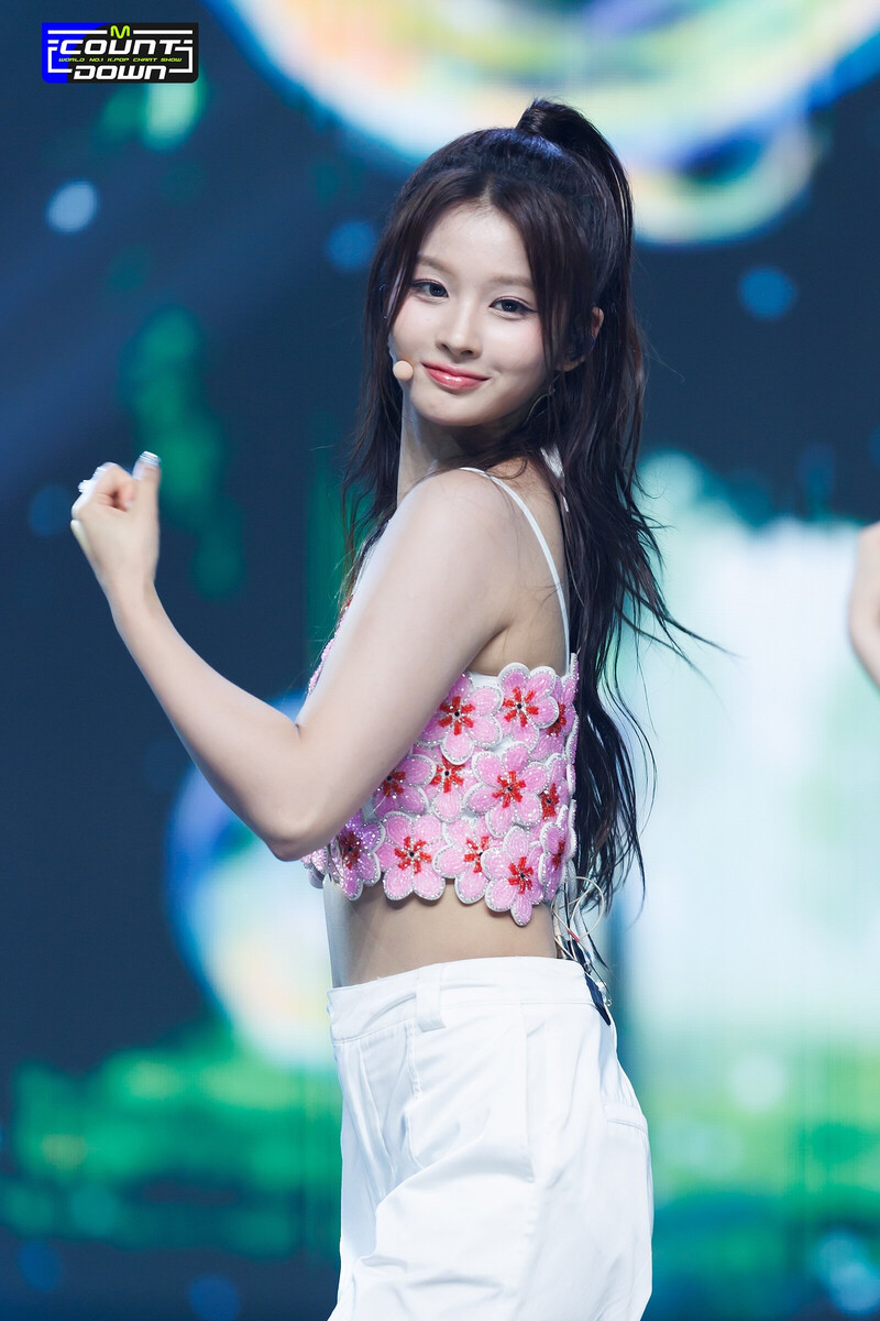 230727 NMIXX Sullyoon - 'Party O'Clock' at M COUNTDOWN documents 5