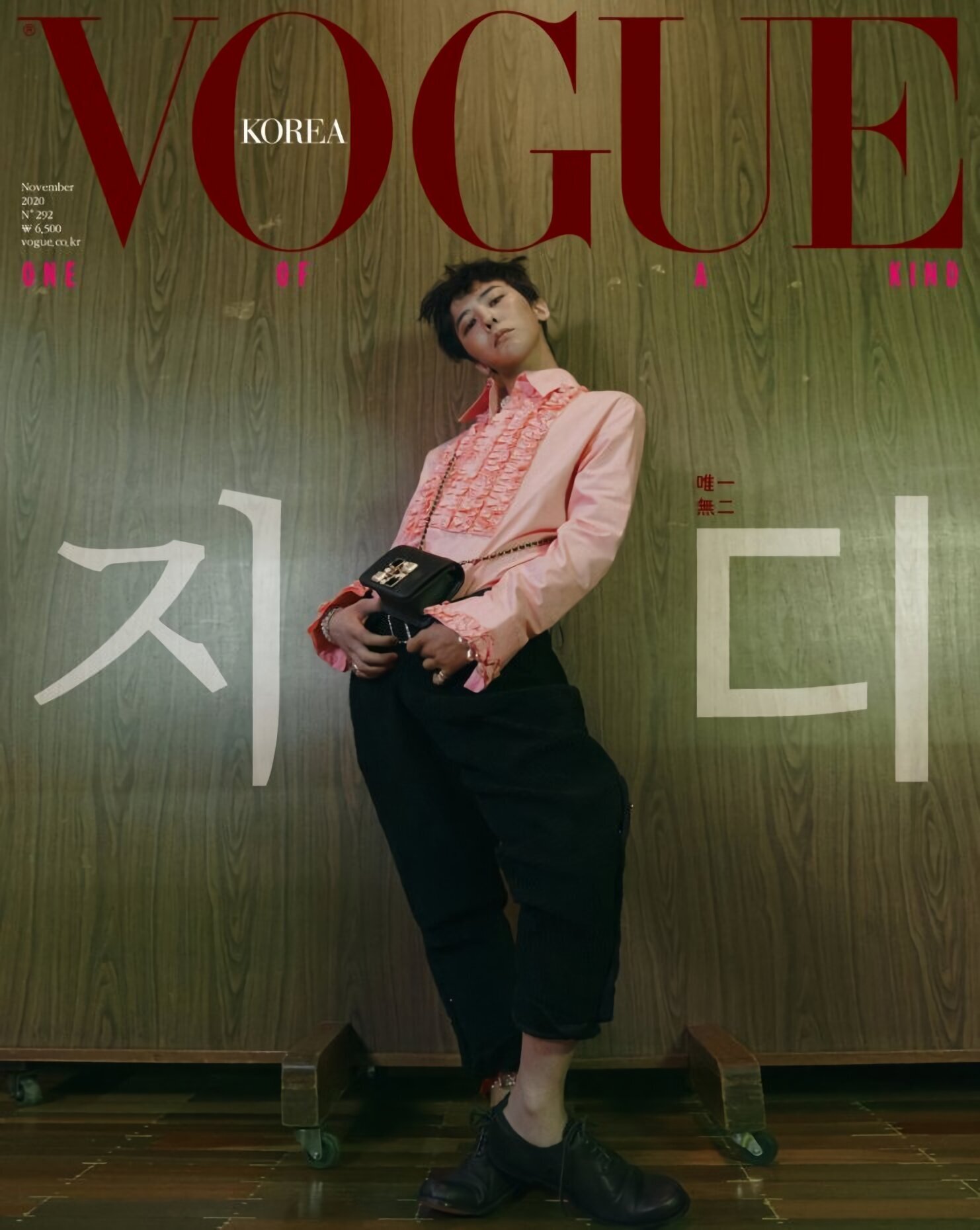 G-Dragon graces the cover of 'Vogue'! > FASHION