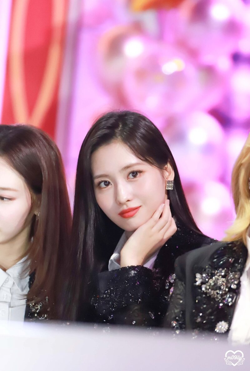 200104 TWICE Momo - 34th Golden Disc Awards Day 1 documents 2
