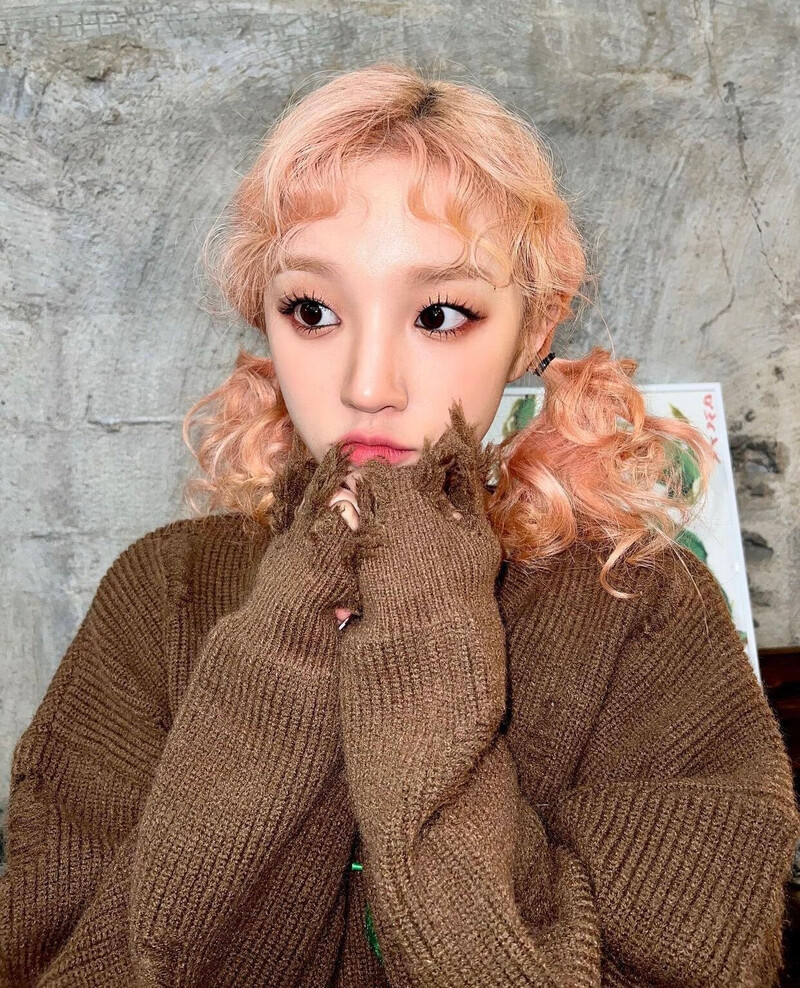 220503 Yuqi Instagram Update documents 4