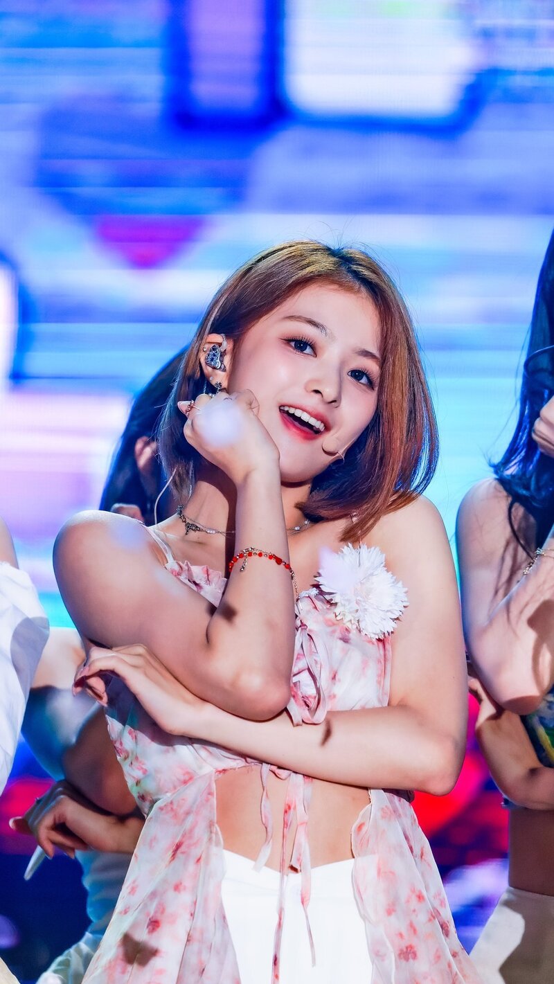 220809 fromis_9 Nagyung - KBS Open Concert in Ulsan documents 5