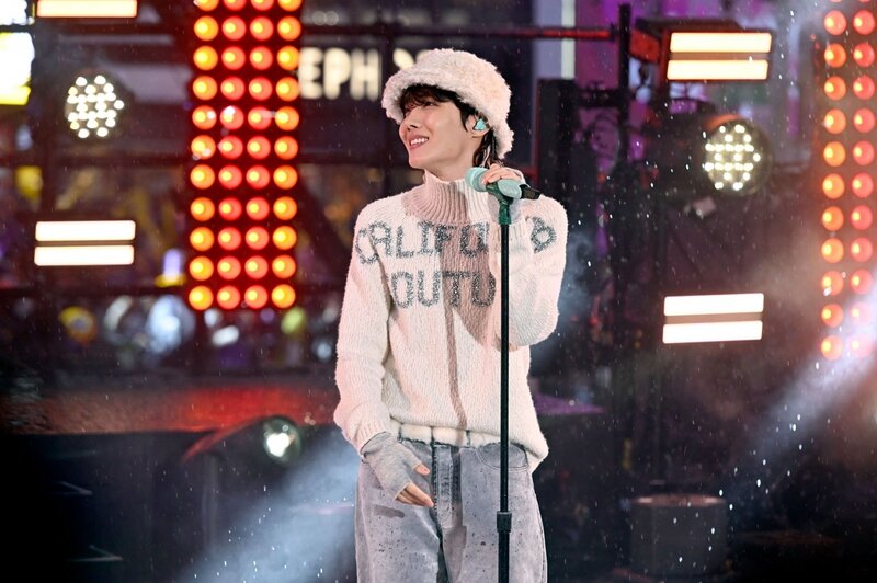 221231 j-hope at Dick Clark's New Year's Rockin Eve documents 4