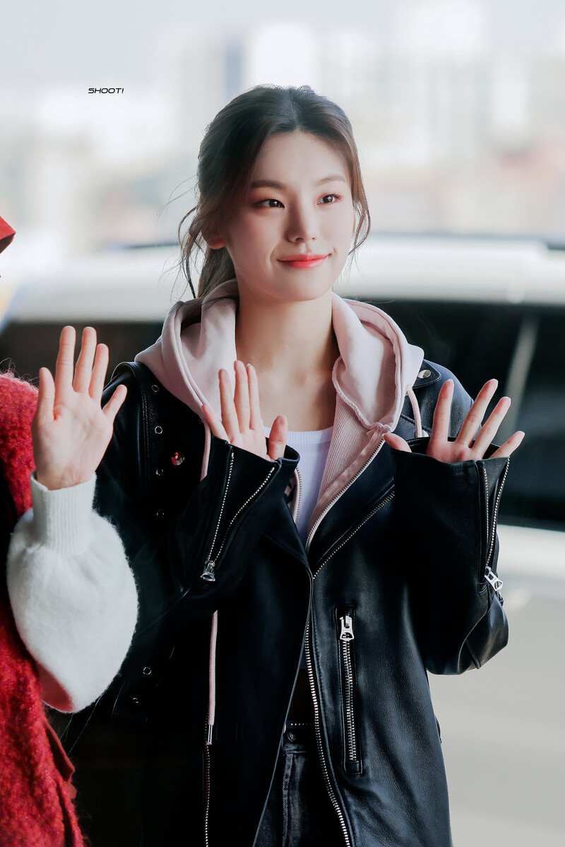 230221 ITZY Yeji | kpopping