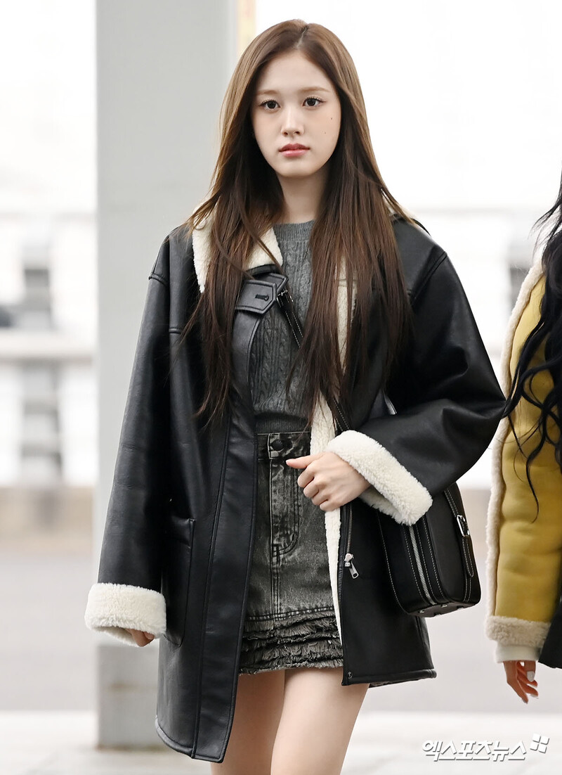 240101 STAYC J at Incheon International Airport documents 3