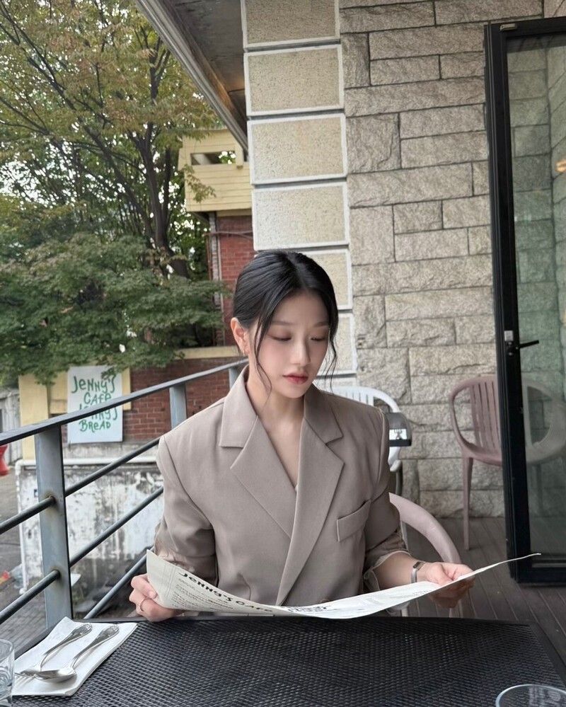 241014 fromis_9 Seoyeon Instagram Update with Yeowool documents 3