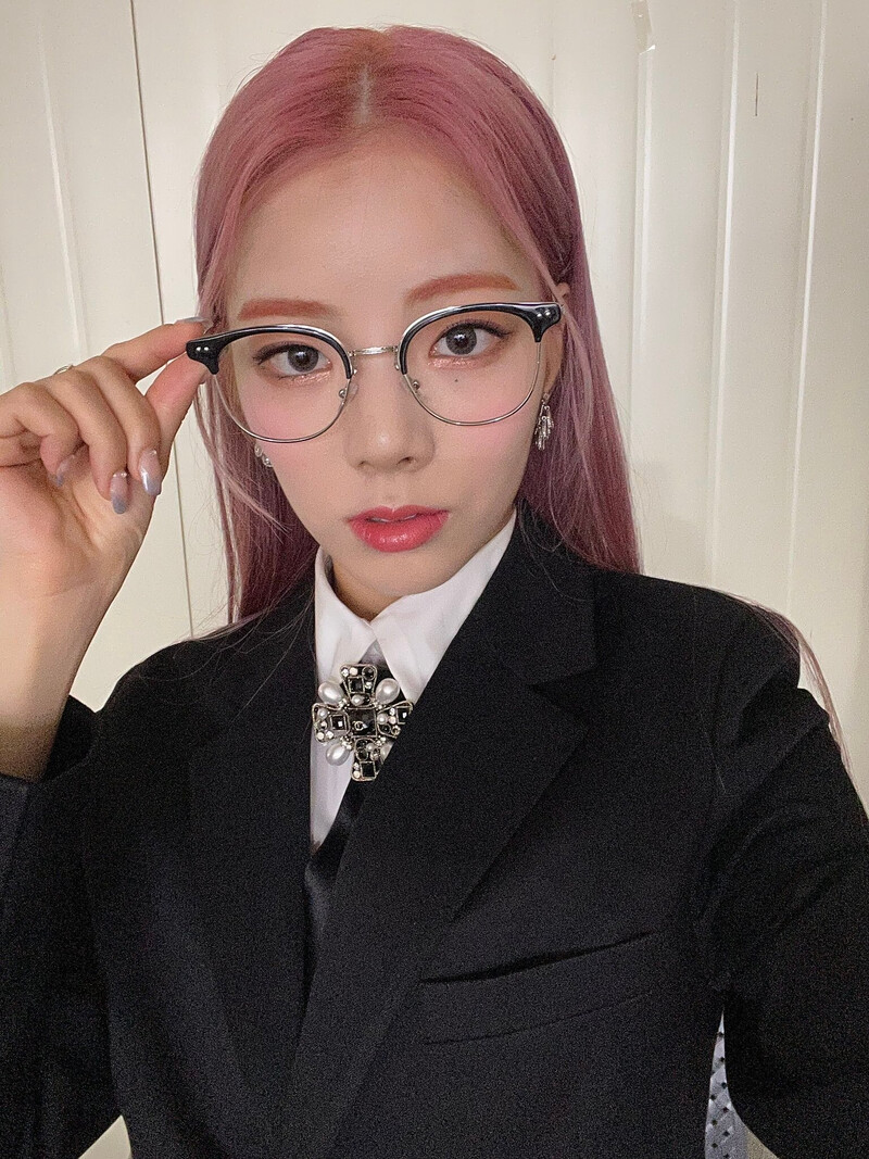 210910 Purple Kiss Twitter Update - Goeun documents 2