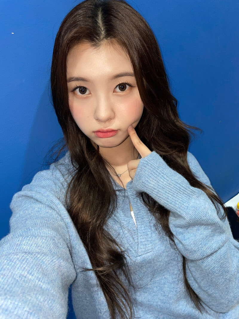 221120 KEP1ER Twitter Update - Dayeon documents 2