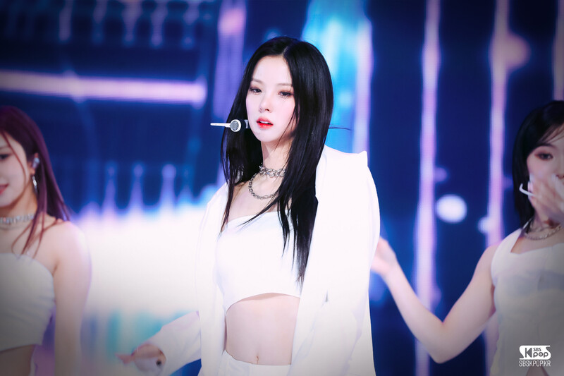 24030 Kep1er Yujin - 'PROBLEM' at Inkigayo documents 3