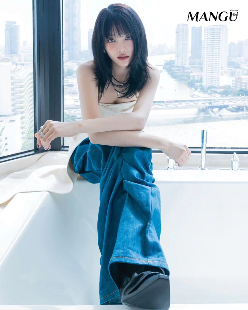 MINNIE for ManGu Magazine - Issue 295 documents 14