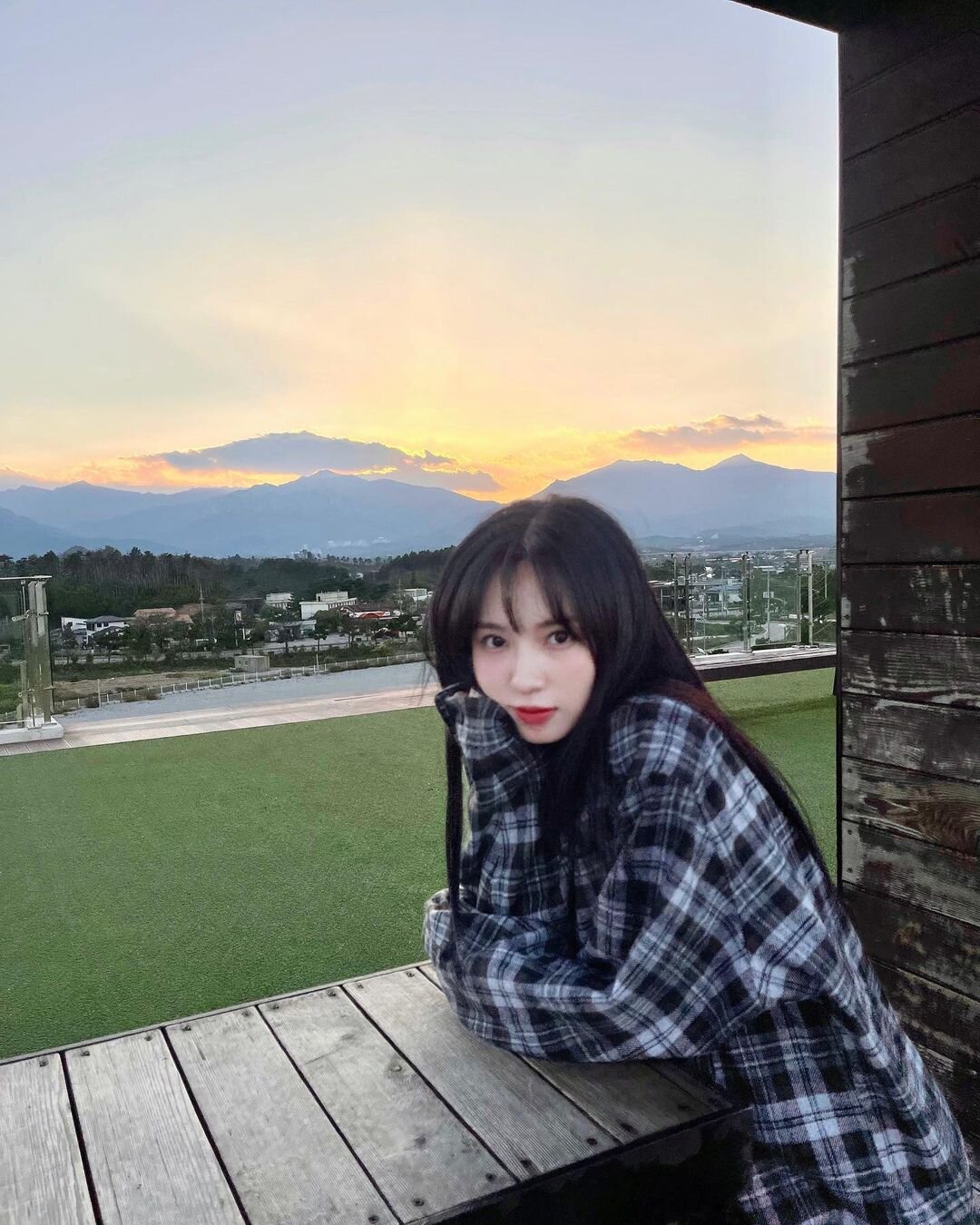 231029 Cherry Bullet's Jiwon Instagram Update (@jiwxoxni 