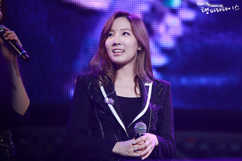 121021 Girls' Generation Taeyeon at GS& Concert documents 13