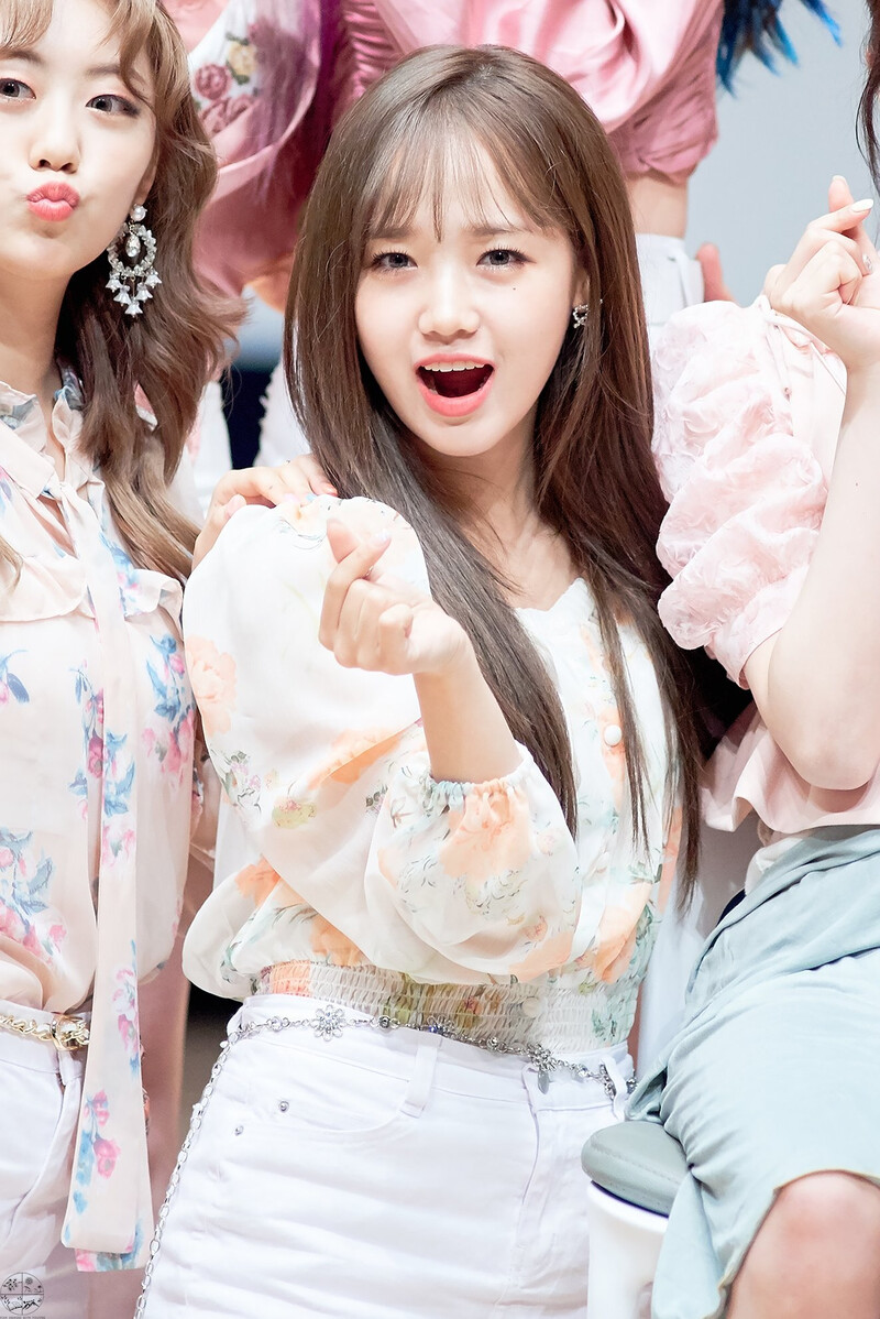 190824 Weki Meki Yoojung at 'WEEK END LOL' Hongdae Fansign documents 2