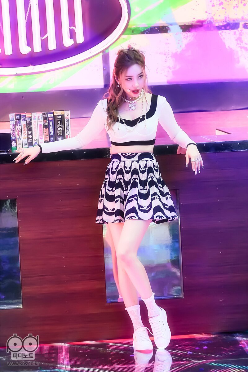 210808 Sunmi - 'You can't sit with us' + 'SUNNY' at Inkigayo documents 10