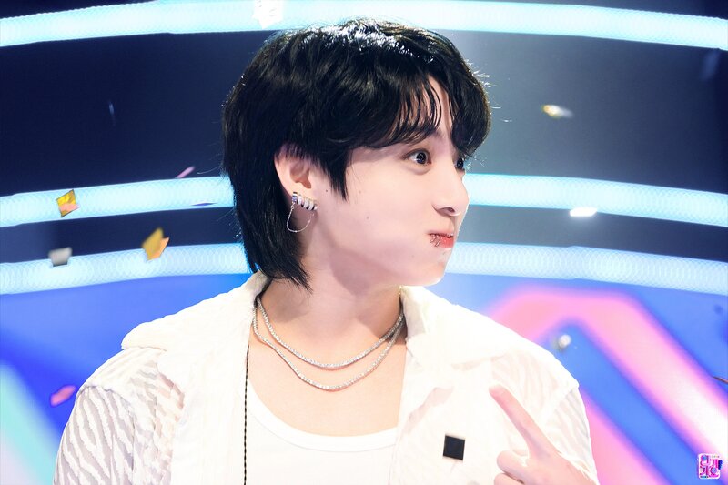 230730 BTS Jungkook 'Seven (feat. Latto)' at Inkigayo documents 6