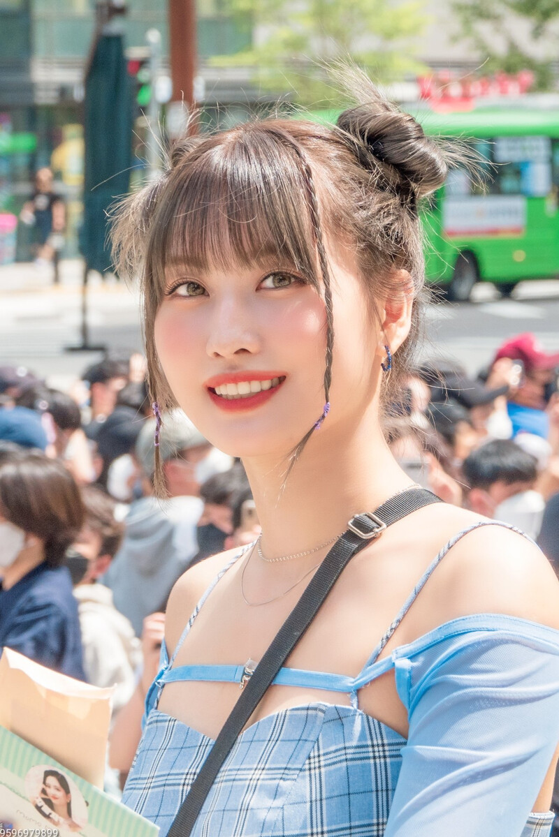 220903 TWICE Momo at  Mini Fan Meeting with ONCEs documents 1