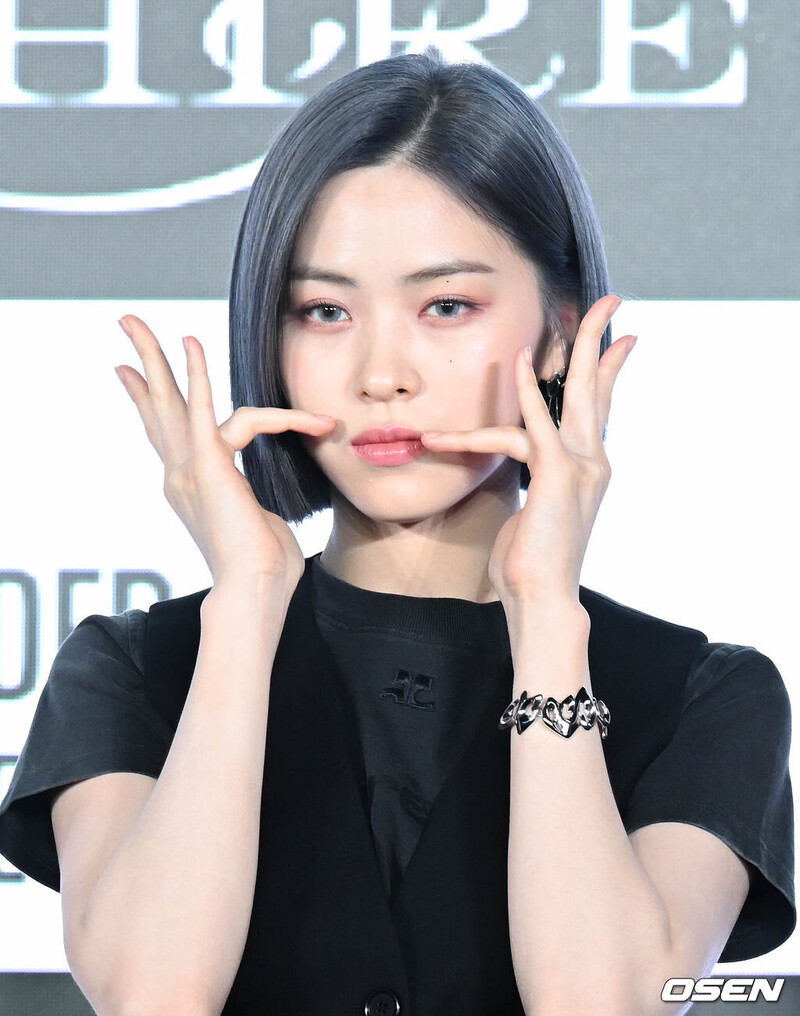 221125 ITZY Ryujin 6th Mini Album 'CHESHIRE' Media Showcase documents 1