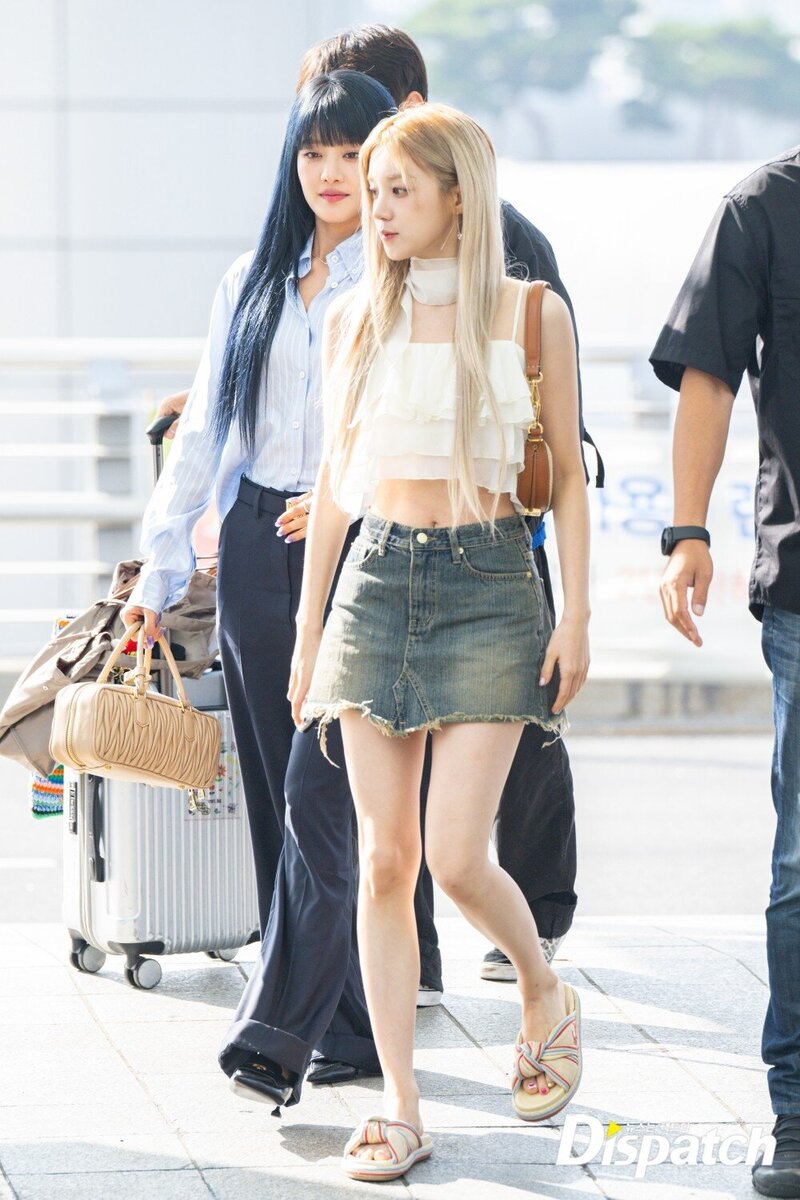 230609 (G)I-DLE Yuqi at Incheon International Airport documents 2