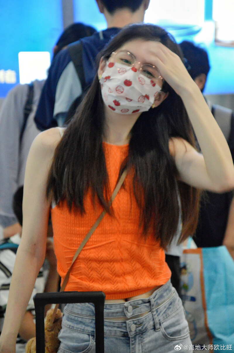 230721 Chen Lin at Beijing Airport documents 3