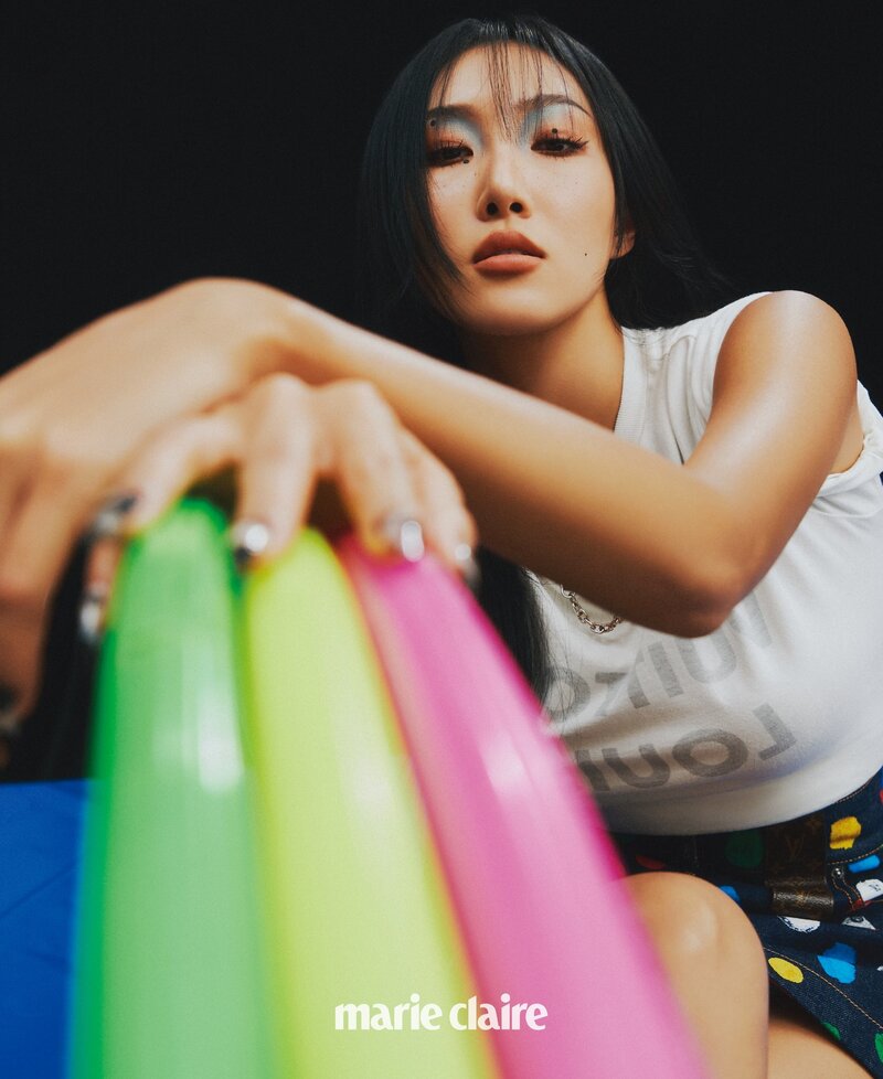 MAMAMOO HWASA for MARIE CLAIRE Korea x LOUIS VUITTON March Issue 2023 documents 3