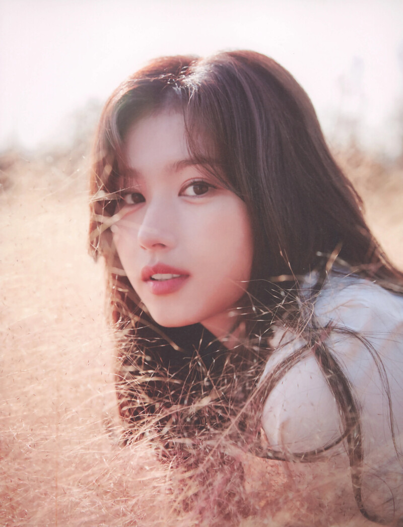 Yes, I am Sana 1st Photobook [SCANS] documents 21