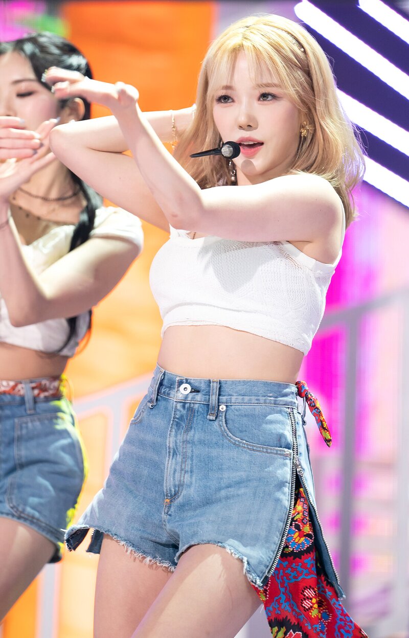 210523 fromis_9 - 'WE GO' at Inkigayo documents 21