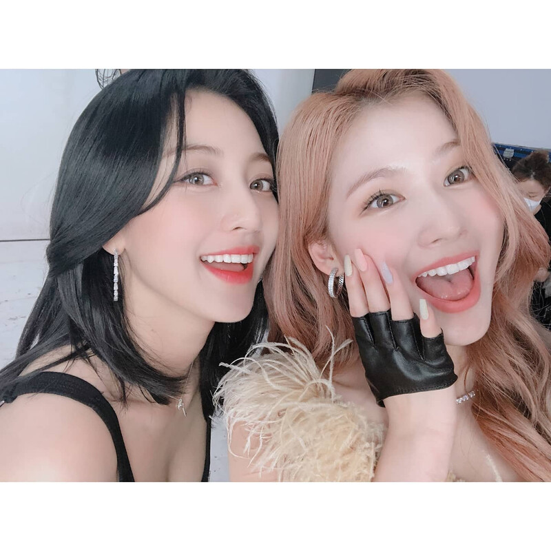 210728 TWICE Instagram Update - Jihyo & Sana documents 1