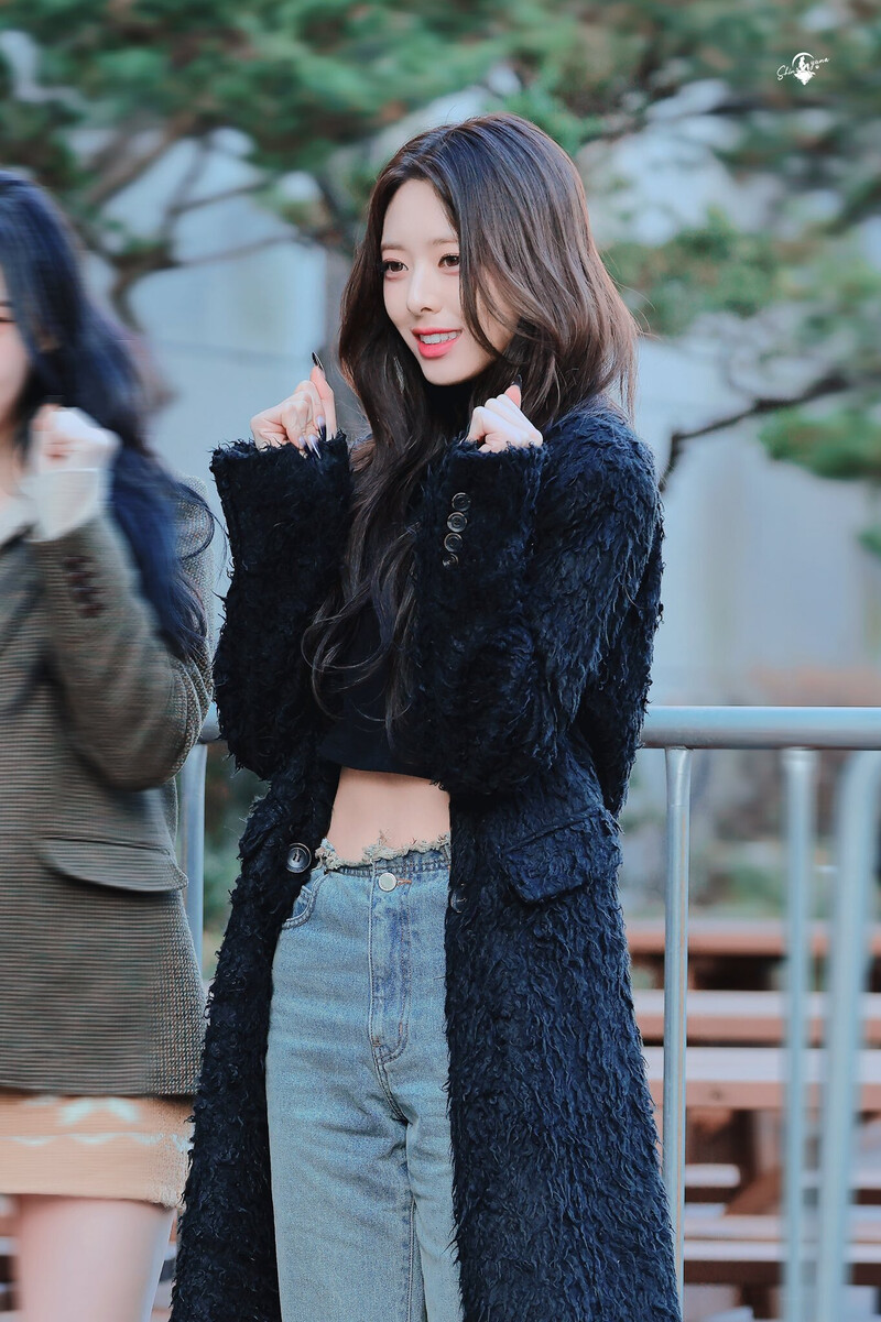 221202 ITZY Yuna - Music Bank Commute documents 1