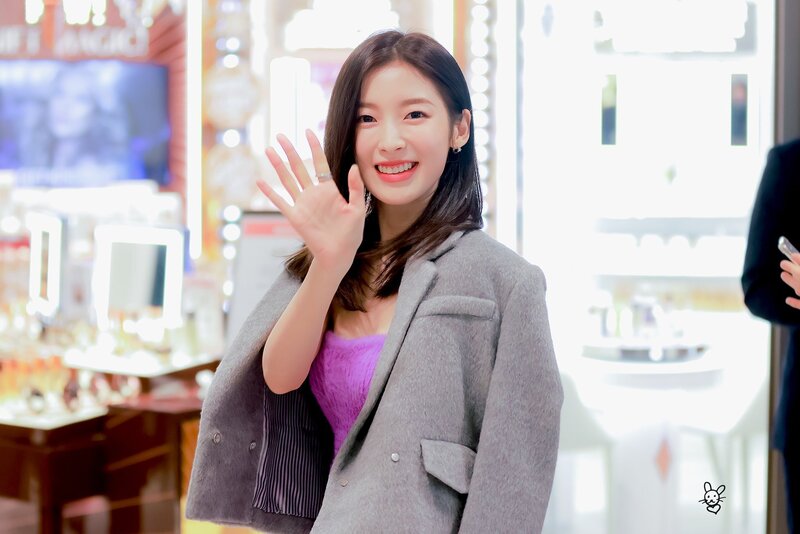 230106 OH MY GIRL Arin - Kiehl's Pop-up Store Event documents 1