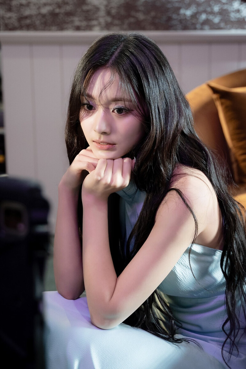 TZUYU 1st Mini Album 'abouTZU' Jacket Shooting - Behind Photos documents 11