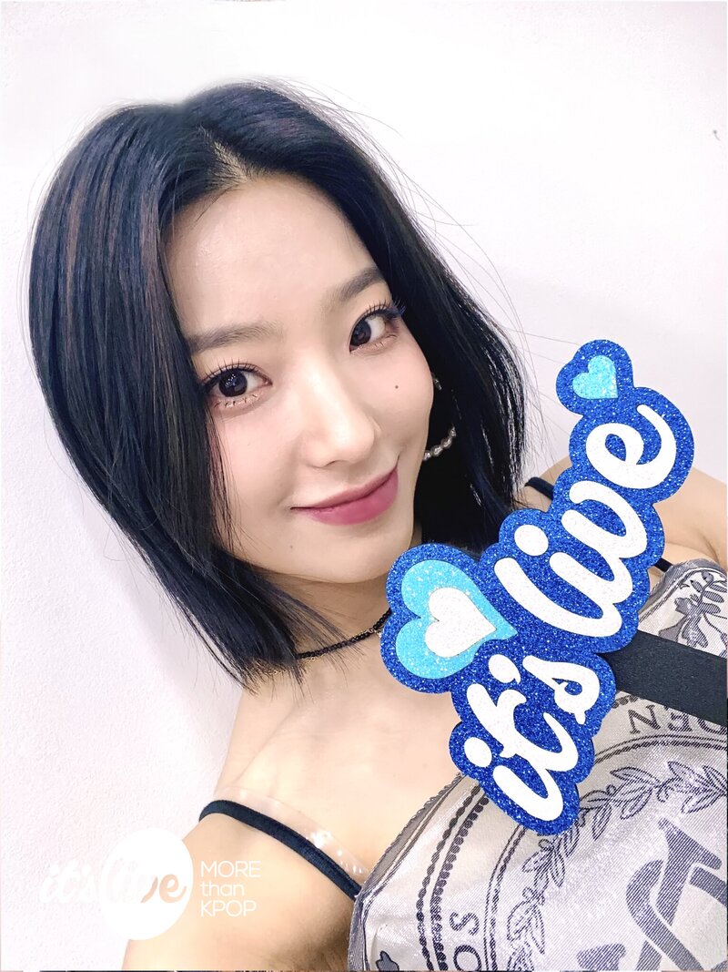 220203 itsLIVE Twitter Update - fromis_9 documents 1