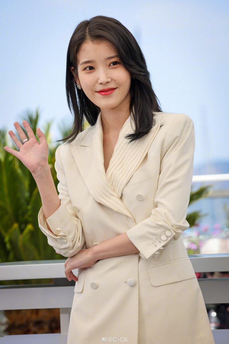 220527 IU - 'THE BROKER' Photocall Event at 75th CANNES Film Festival documents 15