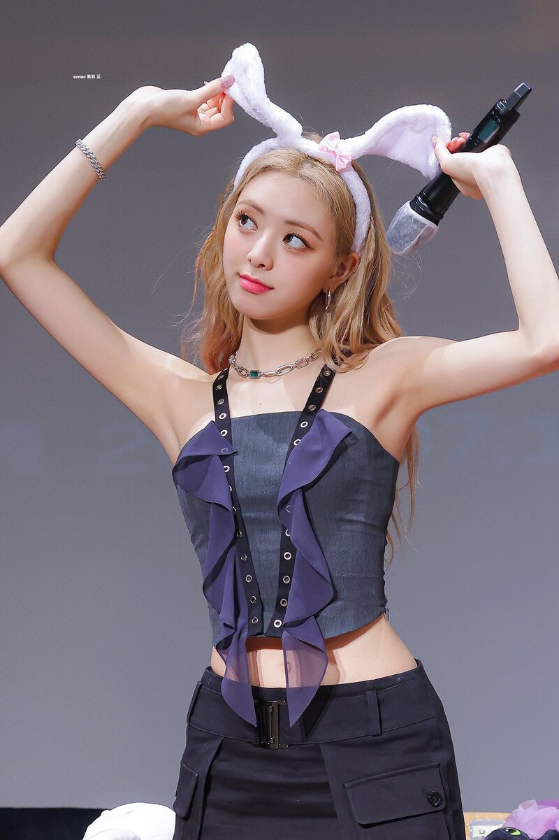 220724 ITZY Yuna - Fansign Event documents 7