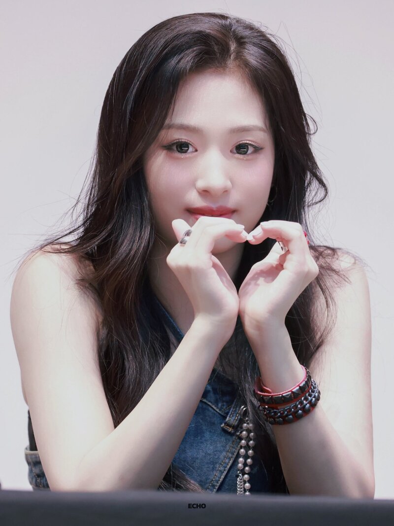 240414 BABYMONSTER Ahyeon - Weverse Fansign Event documents 5