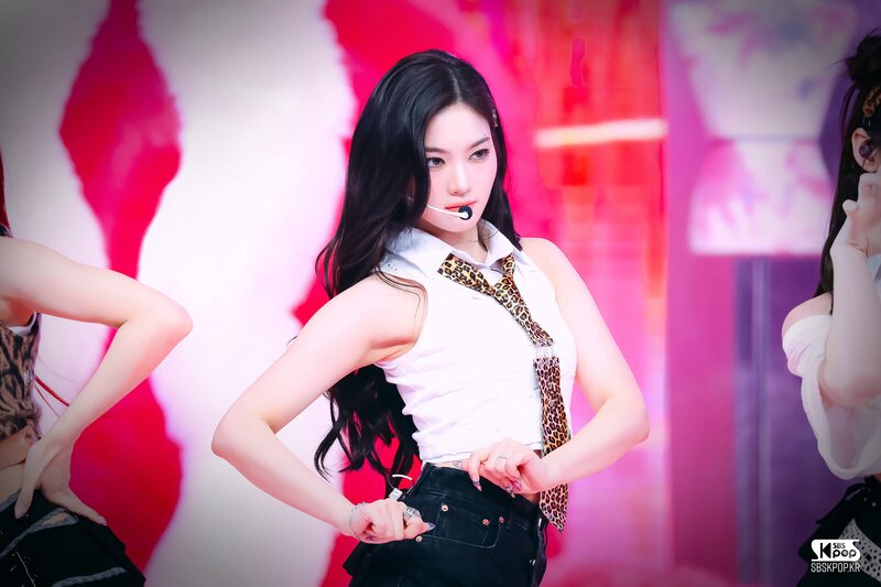 240707 STAYC Isa - ‘Cheeky Icy Thang’ at Inkigayo documents 3