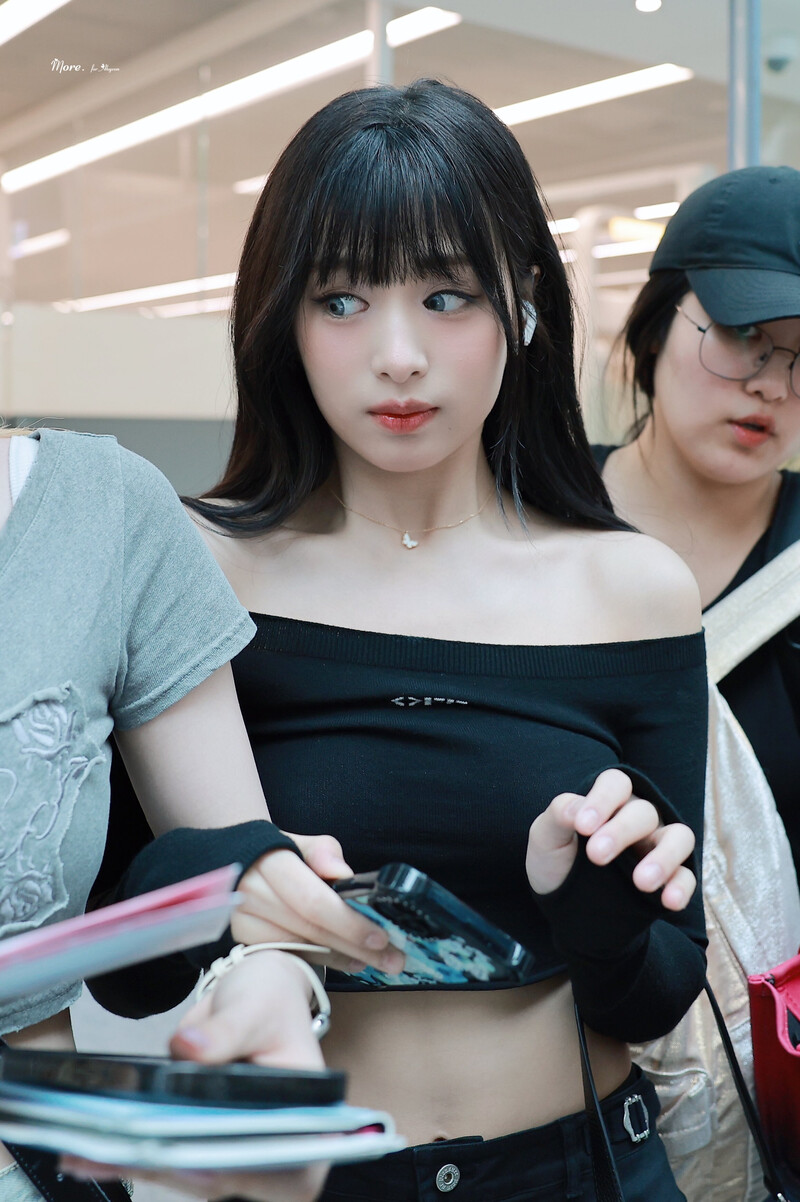 240719 BABYMONSTER Ahyeon at Incheon International Airport documents 1