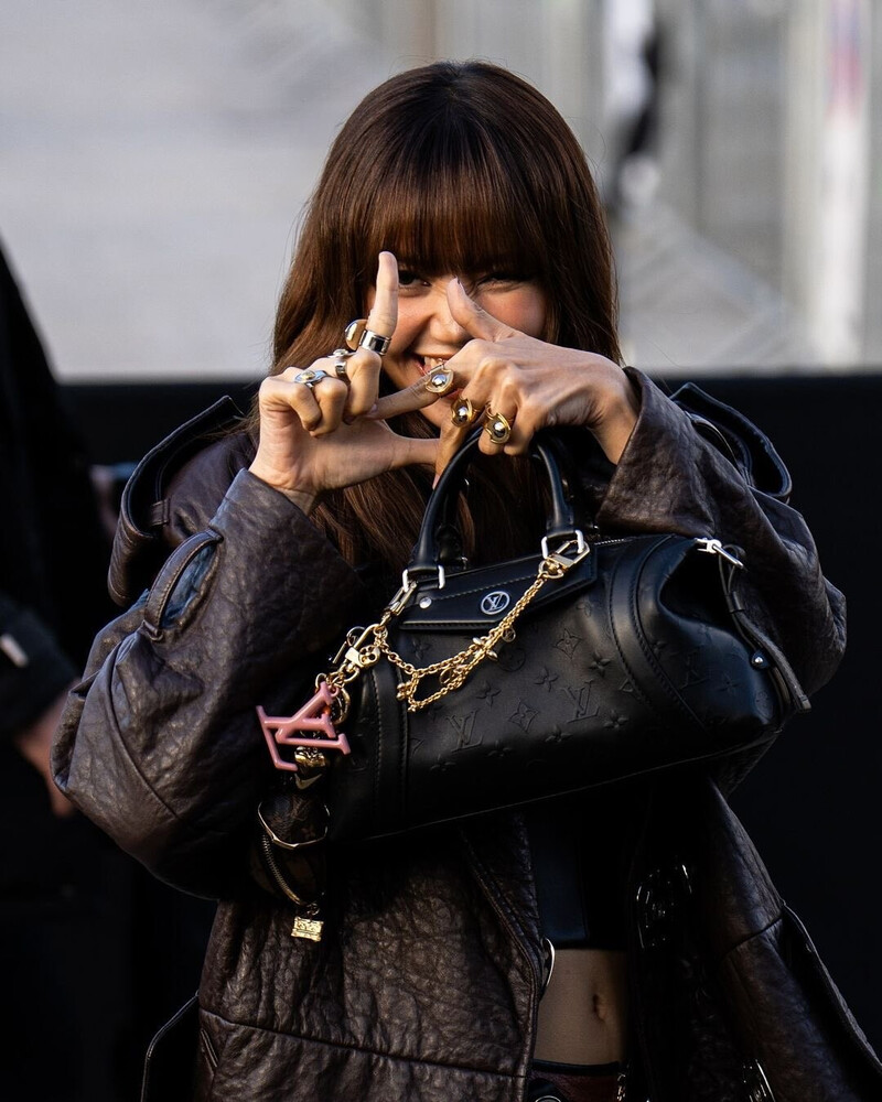 241002 - LISA at Paris Fashion Week for Louis Vuitton Spring Summer 2025 Show documents 3