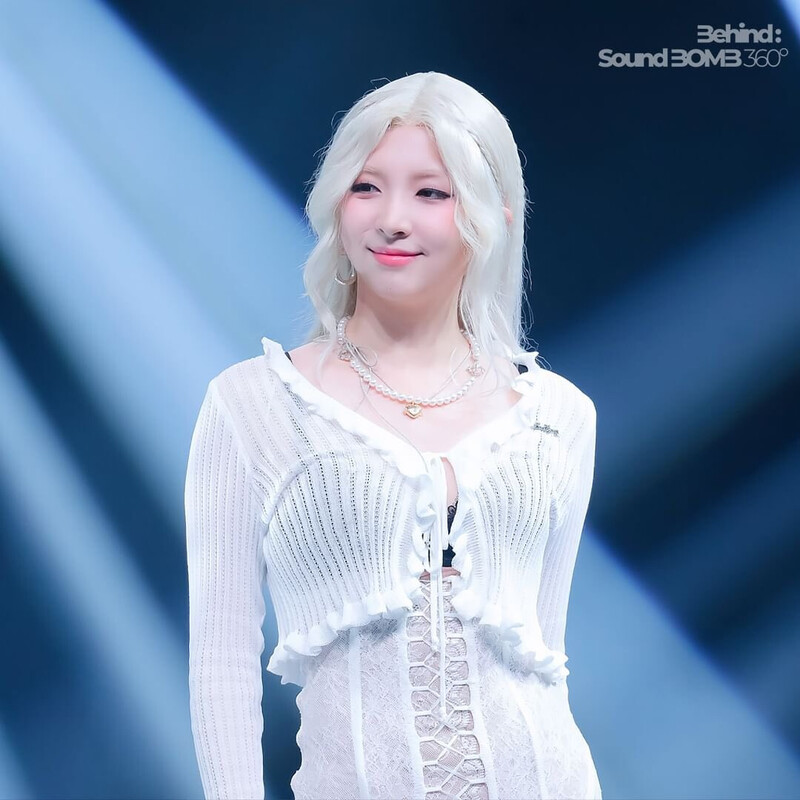 KARD JIWOO at the recording of Sound Bomb 360°. documents 3