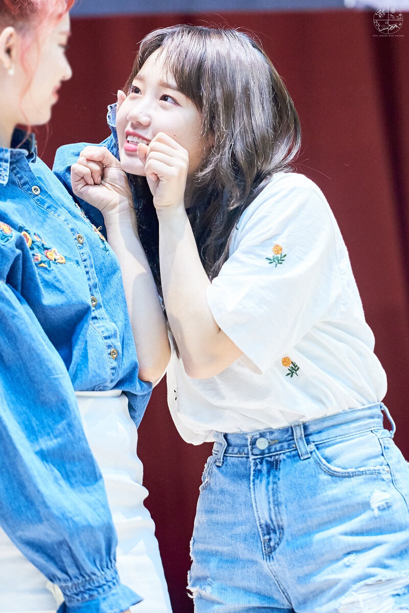 180429 Weki Meki Yoojung at Hongdae 'Lucky' Fansign documents 2