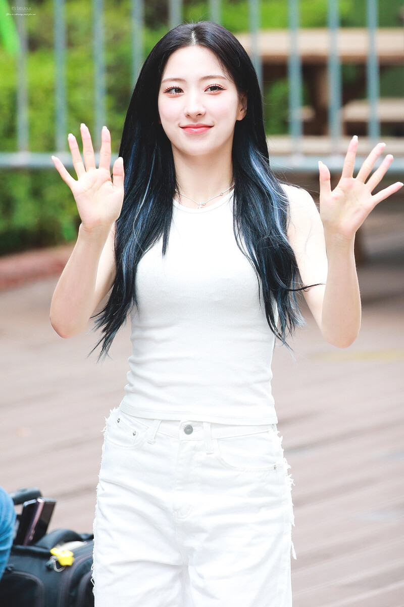 220708 WJSN Eunseo - Music Bank Commute documents 7