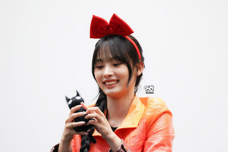 231013 JINI at SoundWave Fansigning documents 8