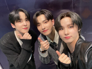 230201 E'Last Wonhyuk Twitter update w/ Ateez's Hongjoong and Yunho