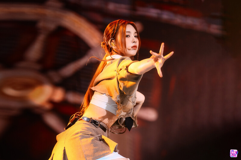 230402 NMIXX Bae - 'Love Me Like This' at Inkigayo documents 10