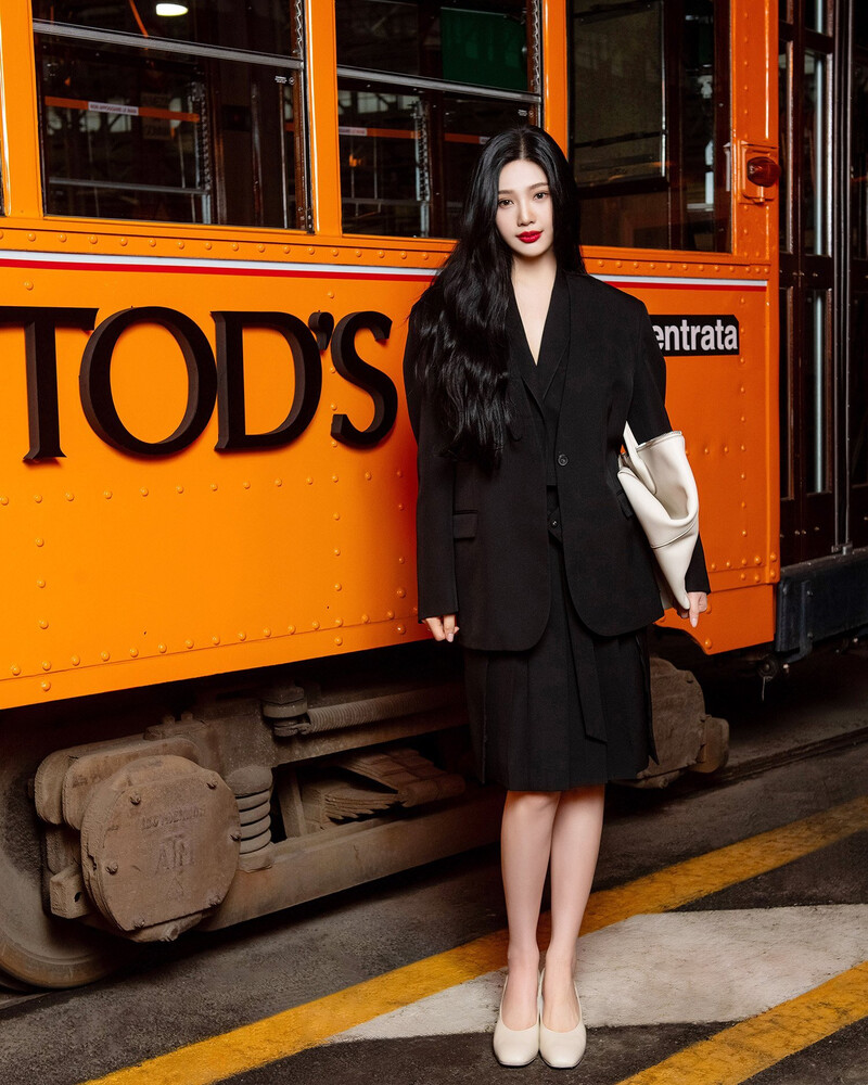 240223 Red Velvet Joy - Tod's FW 2024 Fashion Show in Milan documents 1