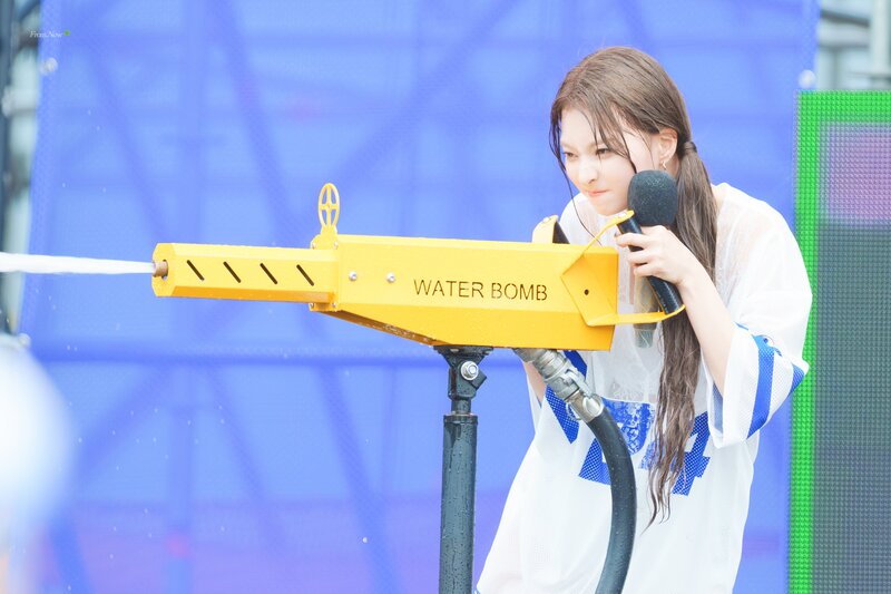 240705 fromis_9 Nagyung - Waterbomb Festival in Seoul Day 1 documents 12