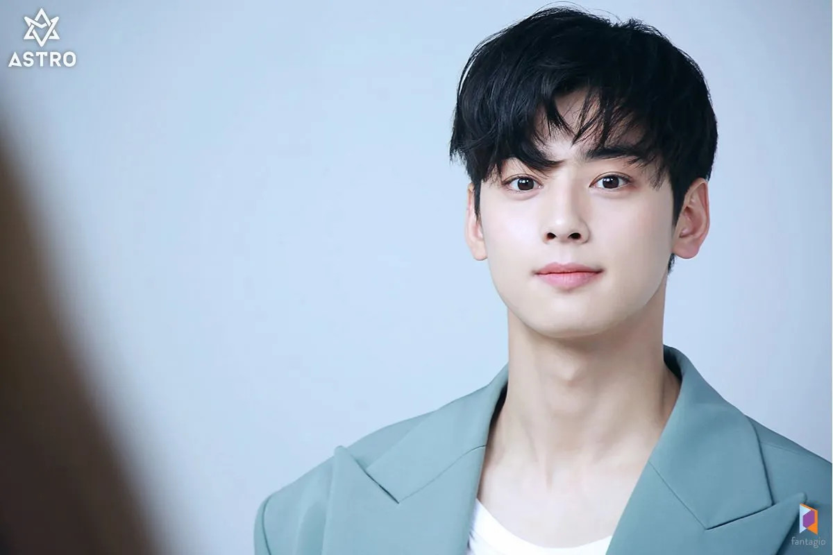 Cha Eun-Woo of boy band ASTRO attends the photocall for 'Louis News  Photo - Getty Images
