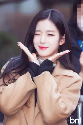 221209 WOOAH Wooyeon  - Music Bank Commute