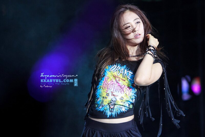 121123 Girls' Generation Yuri at SMTown Concert in Singapore documents 14